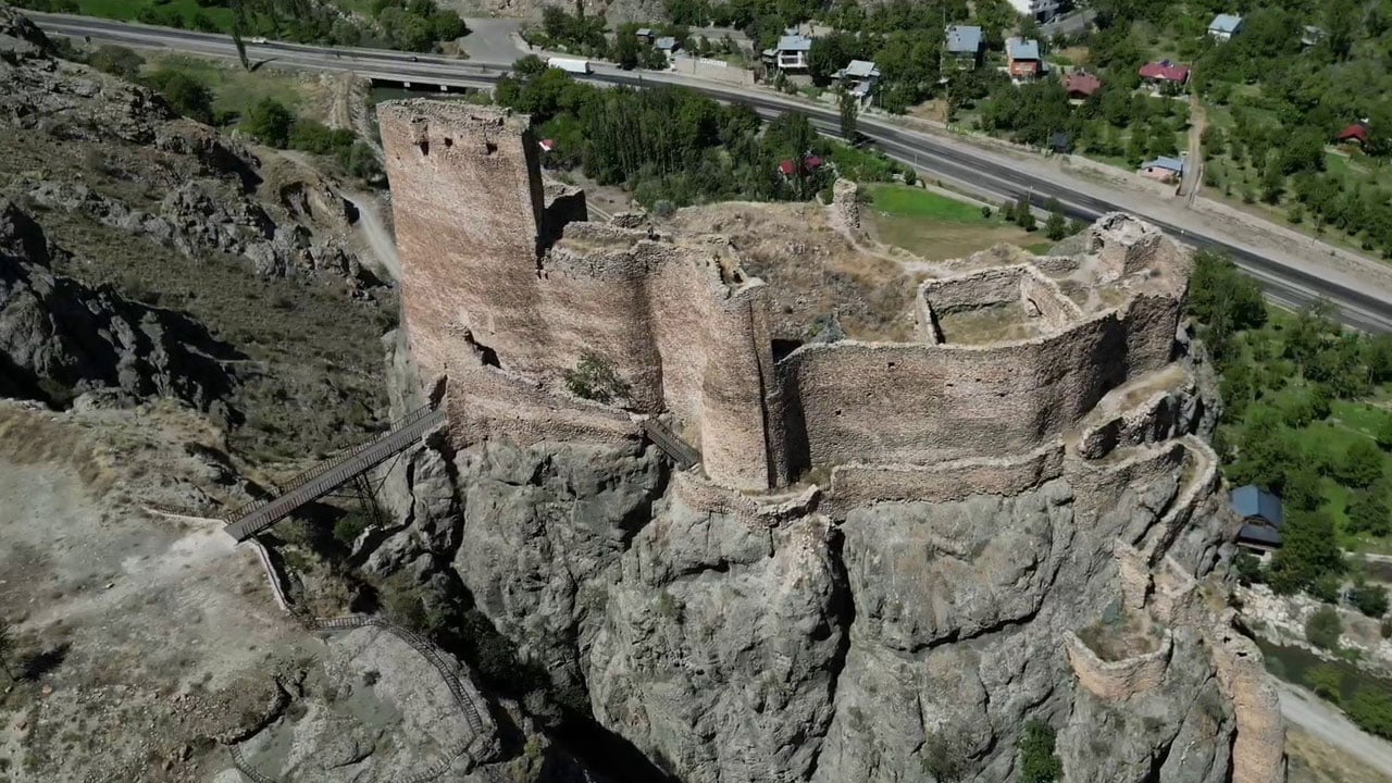 Orta Çağ’dan bugüne ayakta! Erzurum’un gizemli kalesi