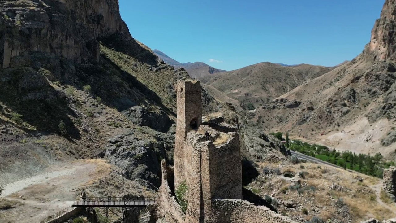 Foto - Orta Çağ’dan bugüne ayakta! Erzurum’un gizemli kalesi