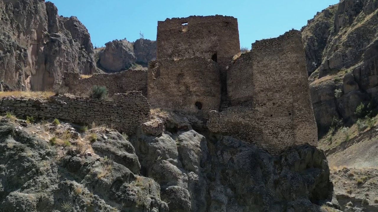 Foto - Orta Çağ’dan bugüne ayakta! Erzurum’un gizemli kalesi
