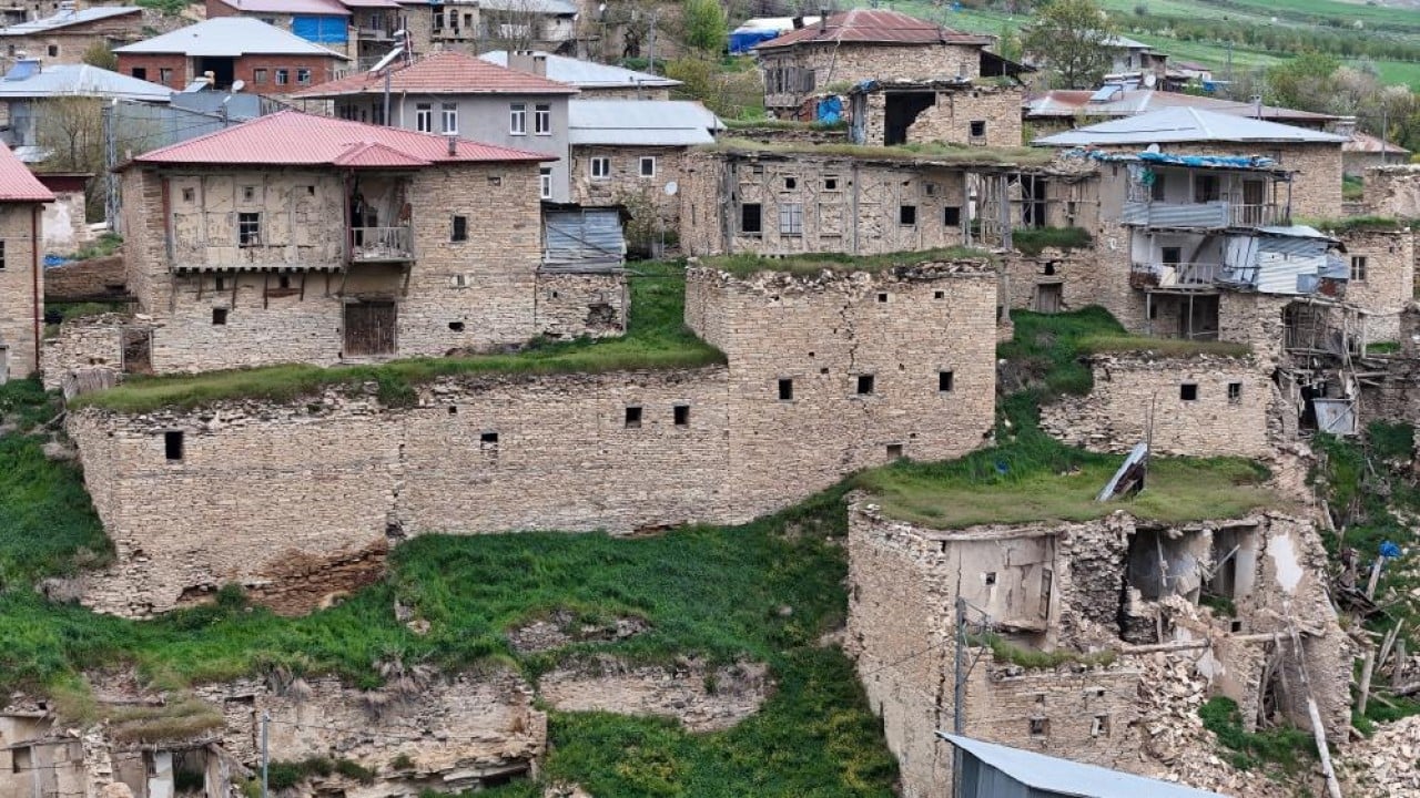 Foto - Orta Çağ’dan kalmış gibi 8 asırlık köy taş evleriyle hala ayakta