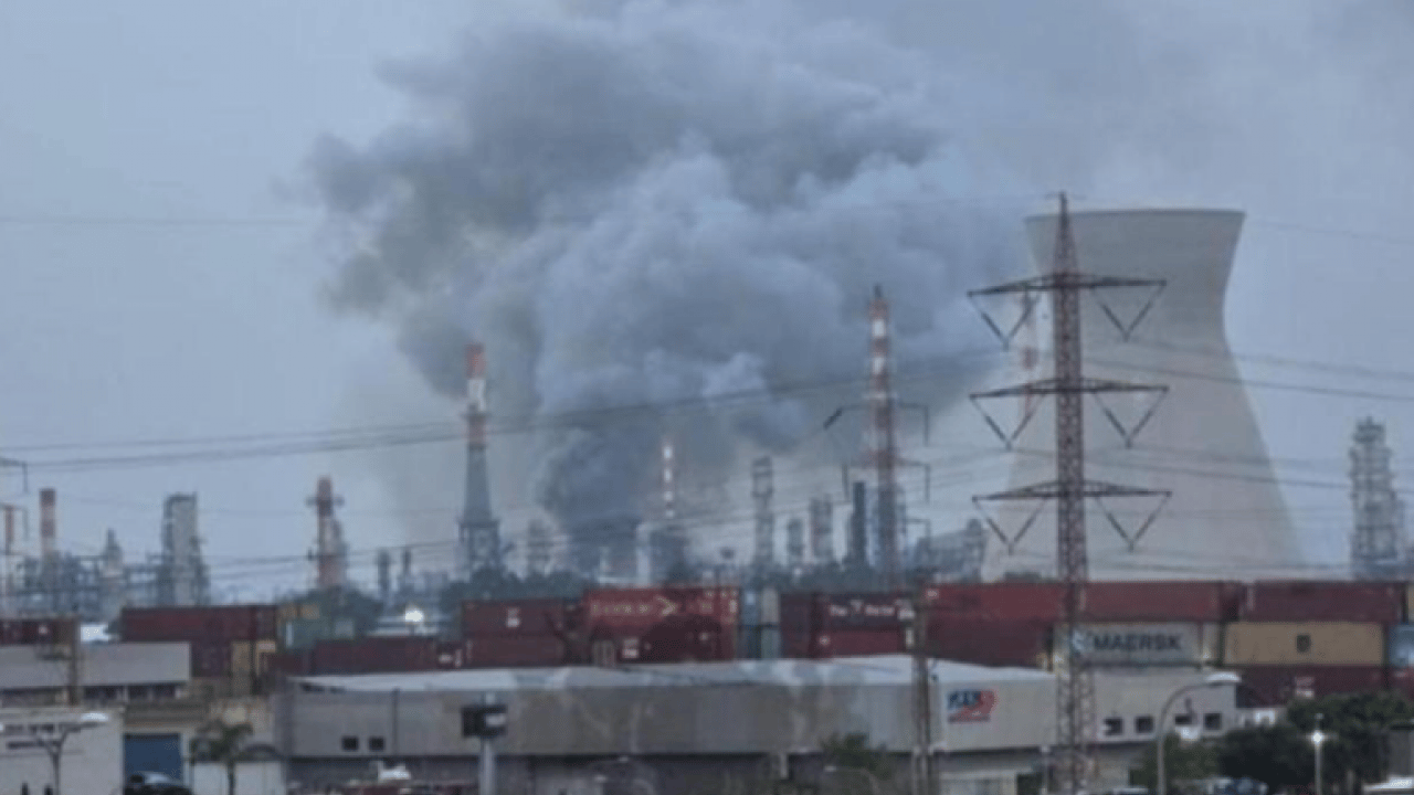 Foto - Orta Doğu’da petrokimya savaşı! İran’dan katil İsrail’in kalbine füze yağmuru: Hayfa’daki dev tesisler vuruldu