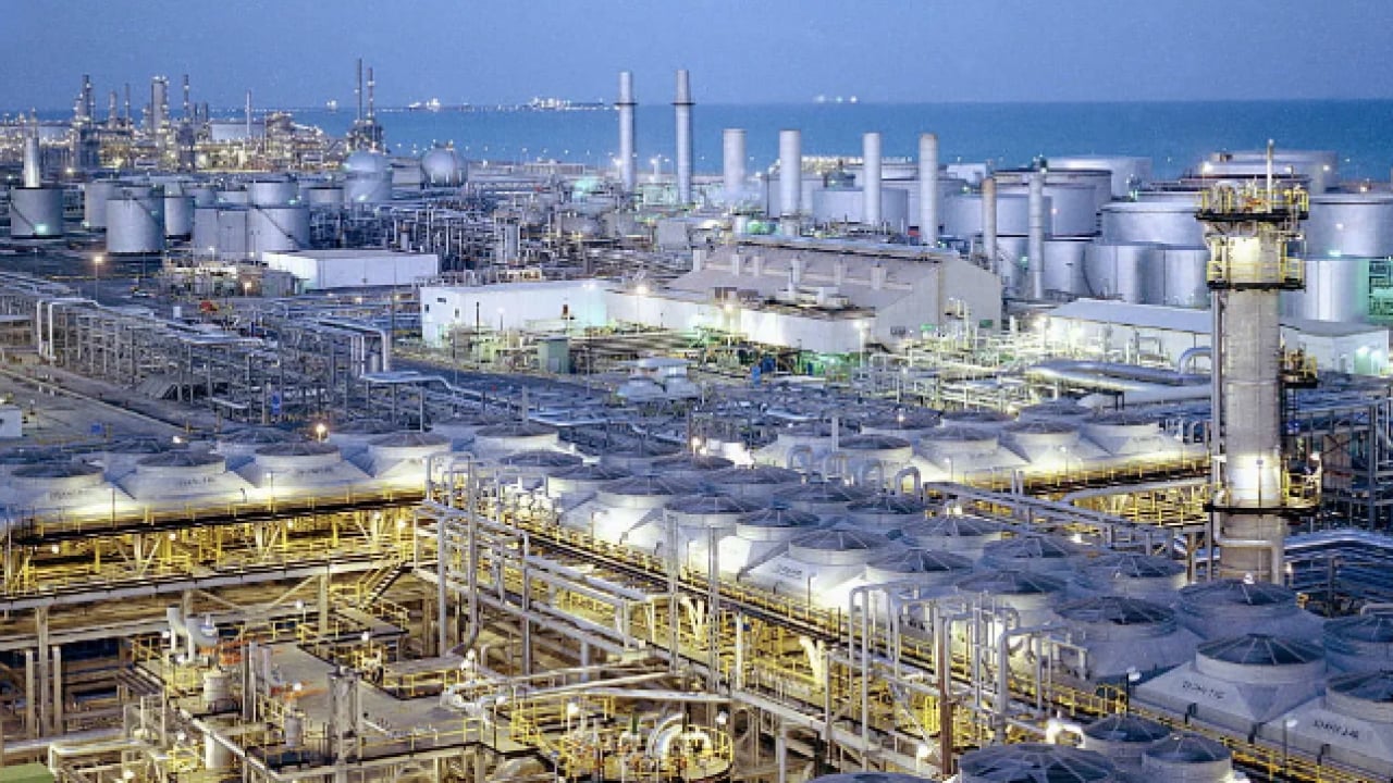 Foto - Orta Doğu'daki kriz sonrası büyük sürpriz! Saudi Aramco iki petrol sahasında üretimi azaltıyor...