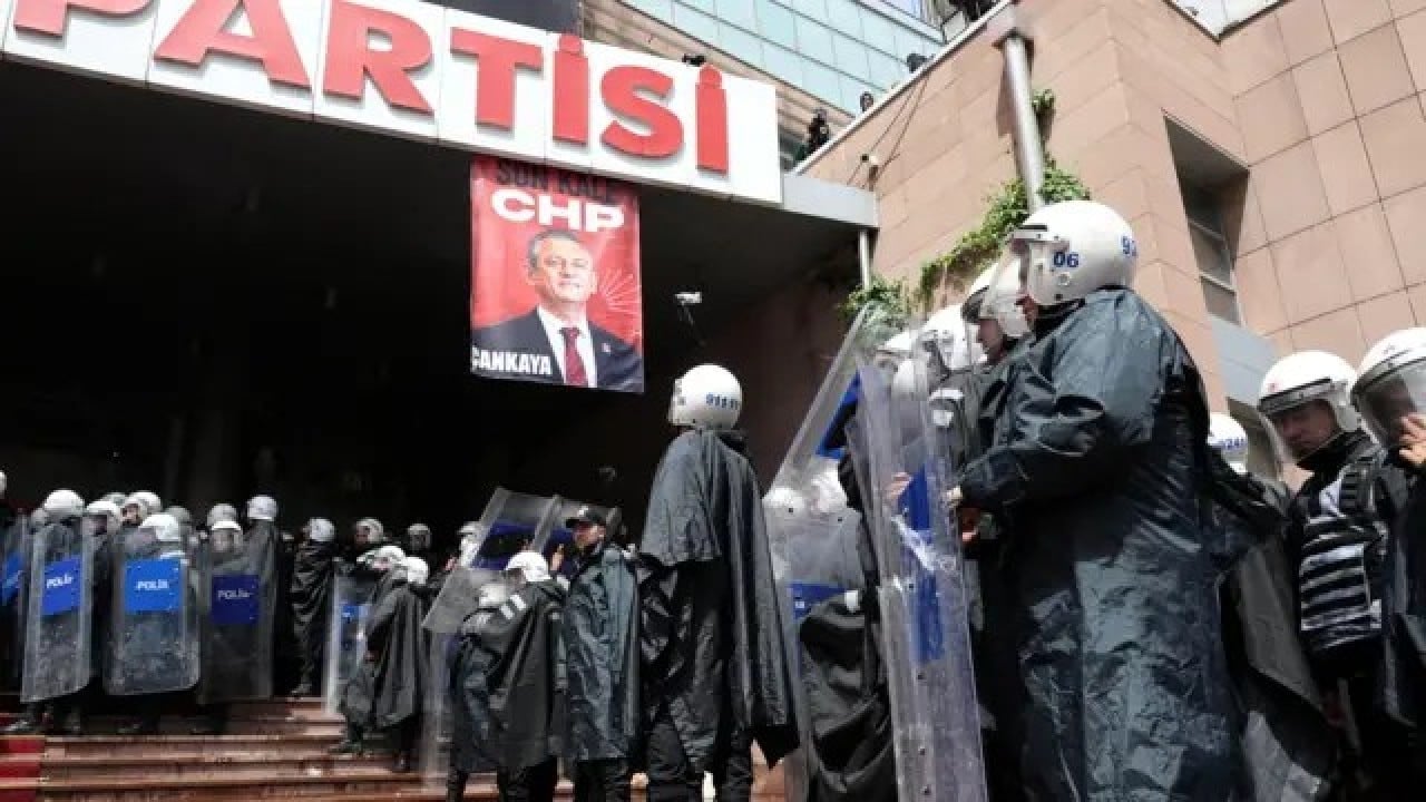 Foto - Ortalığı yangın yerine çevirecek gelişme: Sinan Burhan partiden ihraç edilecek 10 ismi açıkladı