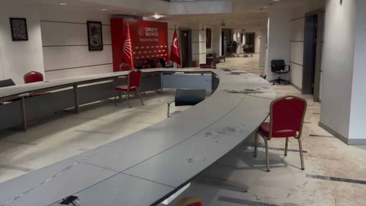 Foto - Ortalık savaş alanına döndü! CHP'lilerin bıraktığı enkaz gün ağarınca ortaya çıktı