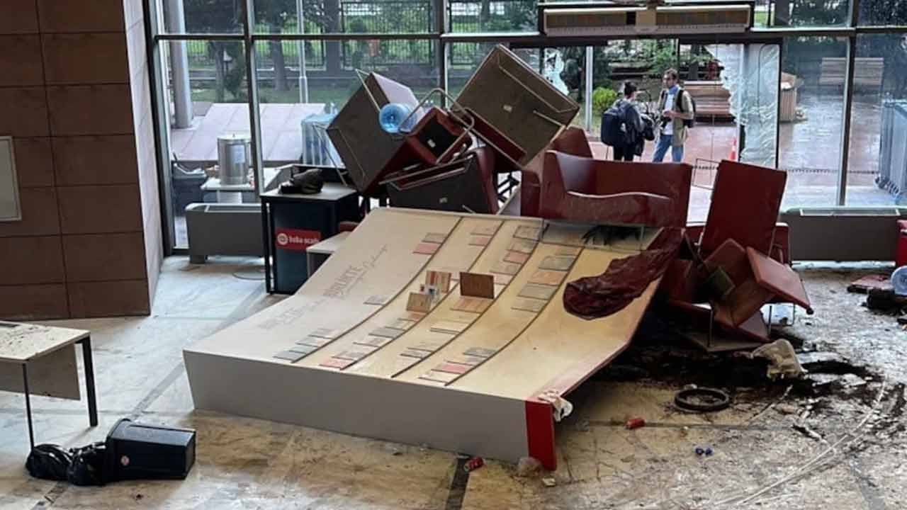 Foto - Ortalık savaş alanına döndü! CHP'lilerin bıraktığı enkaz gün ağarınca ortaya çıktı