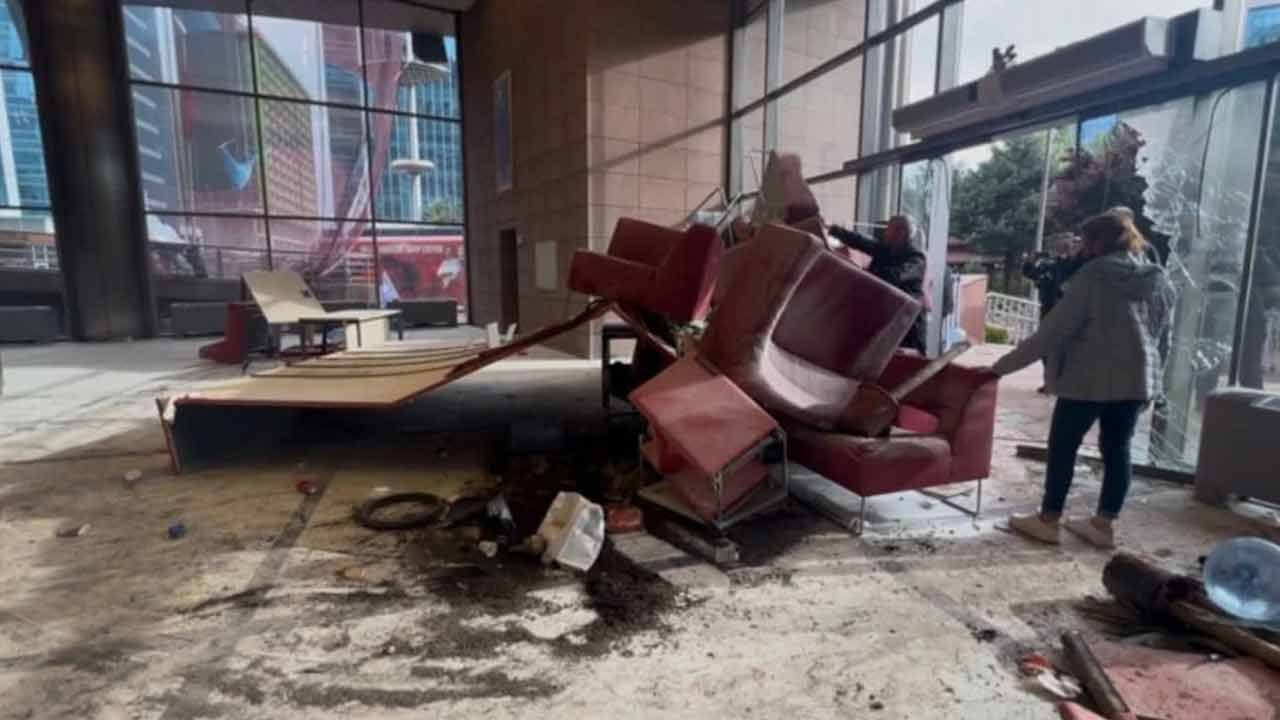 Foto - Ortalık savaş alanına döndü! CHP'lilerin bıraktığı enkaz gün ağarınca ortaya çıktı