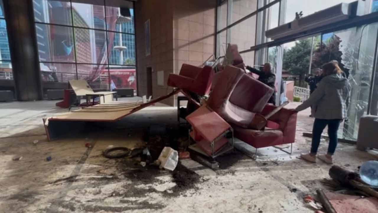 Ortalık savaş alanına döndü! CHP'lilerin bıraktığı enkaz gün ağarınca ortaya çıktı