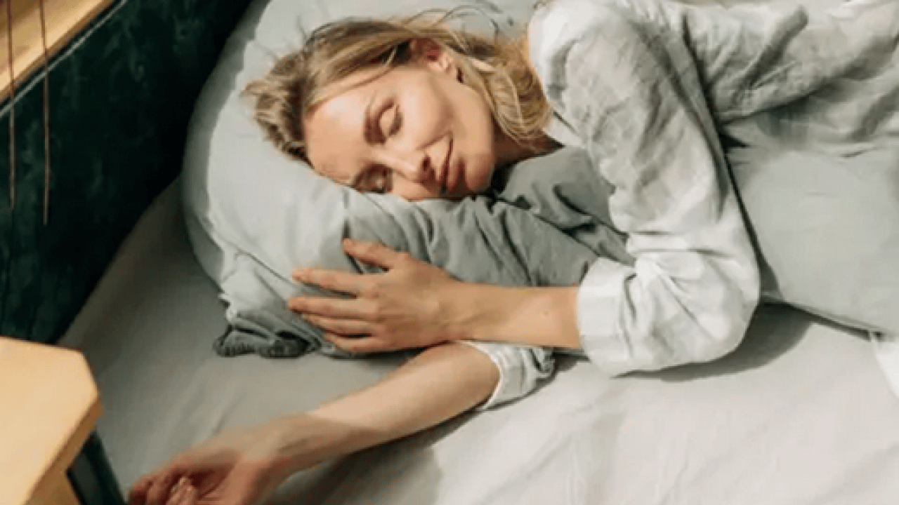 Ortaya çıktı: İşte uykuda savrulan kolların ve atılan tekmelerin tehlikeli nedeni...