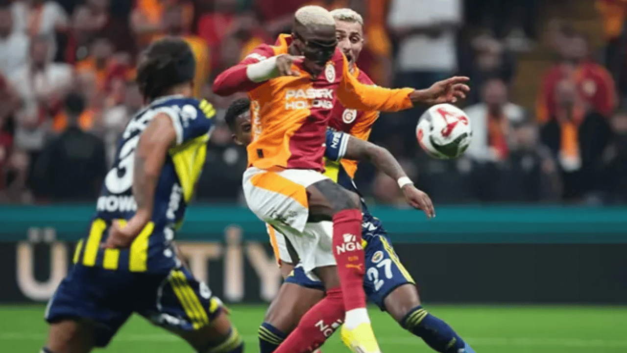 Foto - Osimhen hakkında flaş iddia: Mercedes şikayet etti! İtalya’da lüks cipi için karakolluk oldu