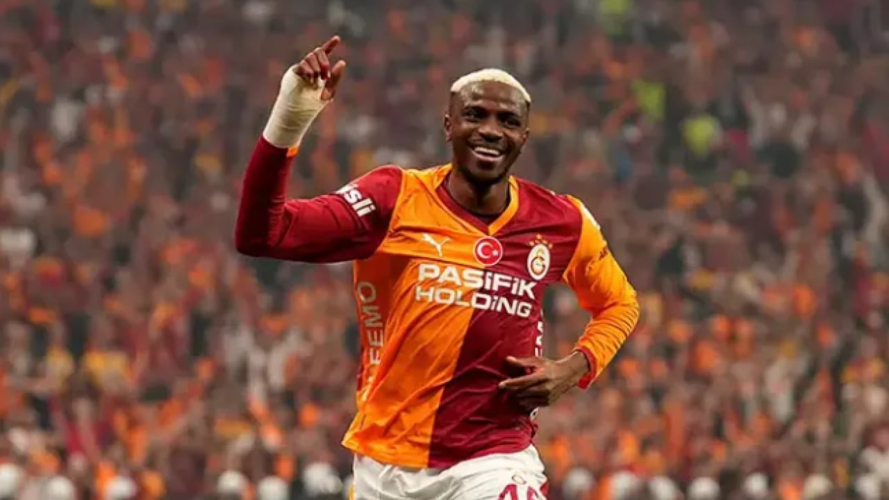 Foto - Osimhen hakkında flaş iddia: Mercedes şikayet etti! İtalya’da lüks cipi için karakolluk oldu