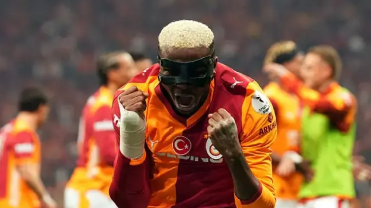 Foto - Osimhen hakkında flaş iddia: Mercedes şikayet etti! İtalya’da lüks cipi için karakolluk oldu