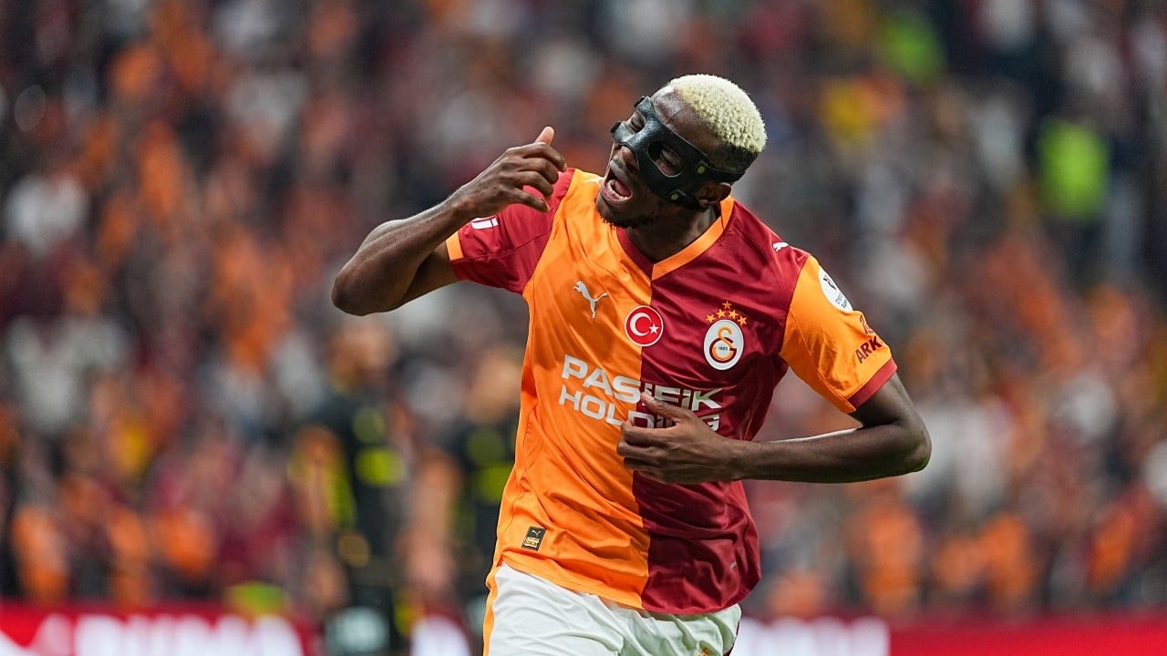 Foto - Osimhen 'kavga ettiği arkadaşını' Galatasaray'a çağırdı! O isim ortaya çıktı, yer yerinden oynadı…