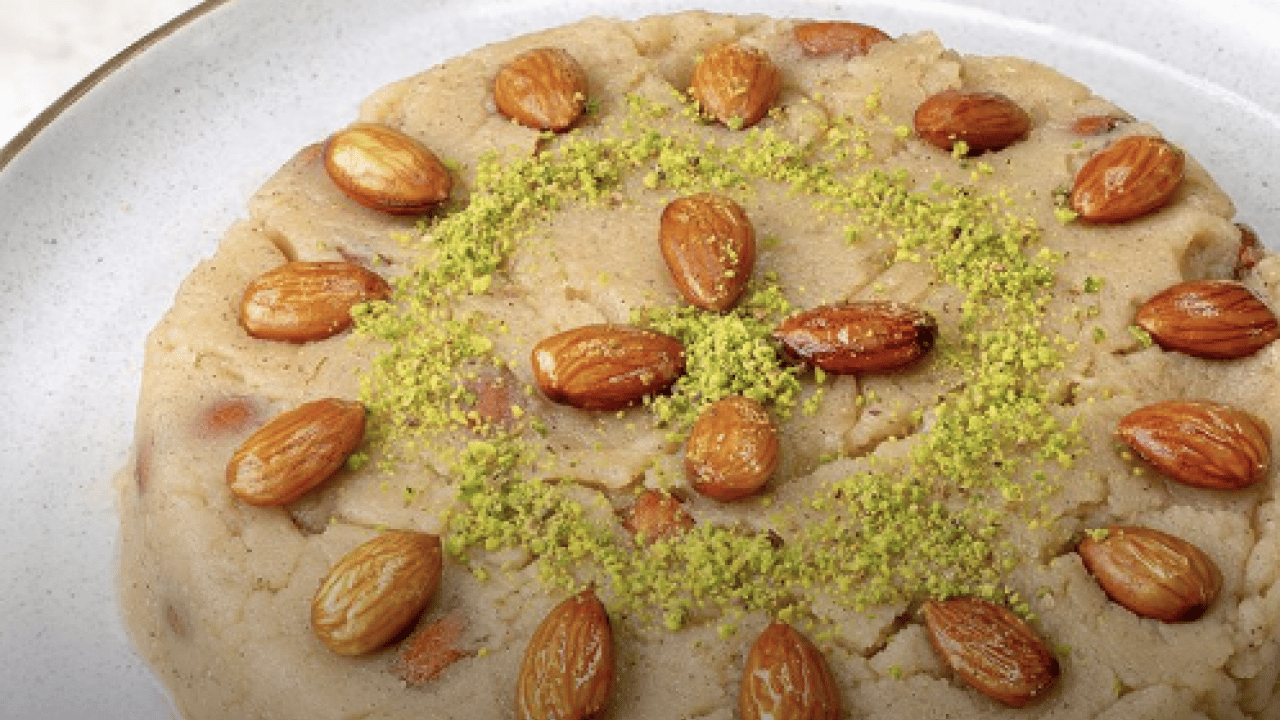 Osmanlı İmparatorluğu'ndan günümüze kadar ulaşan... Helva-i Hakani tarifi! Enfes bir lezzet şöleni