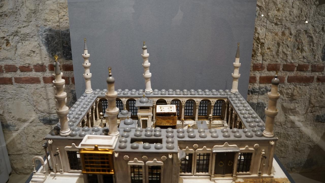 Foto - "Osmanlı Sultanlarının Sevdası: Kutsal Emanetler" sergisi Rami Kütüphanesi'nde açıldı