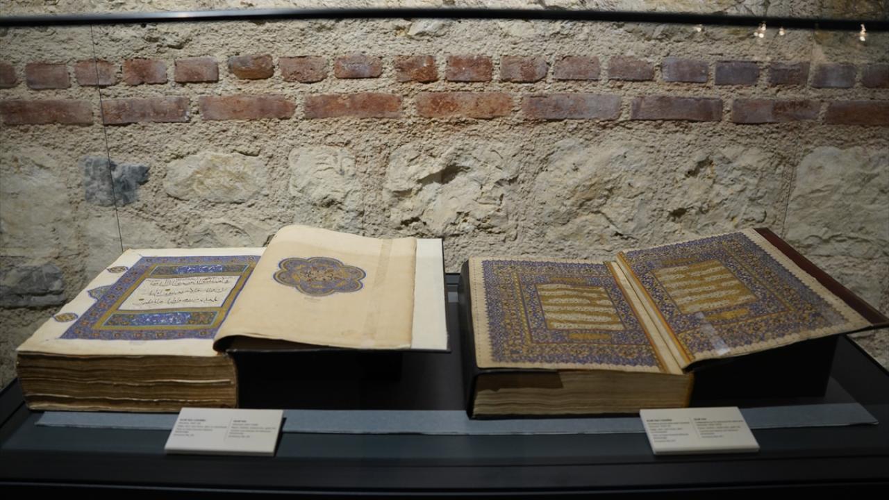 Foto - "Osmanlı Sultanlarının Sevdası: Kutsal Emanetler" sergisi Rami Kütüphanesi'nde açıldı