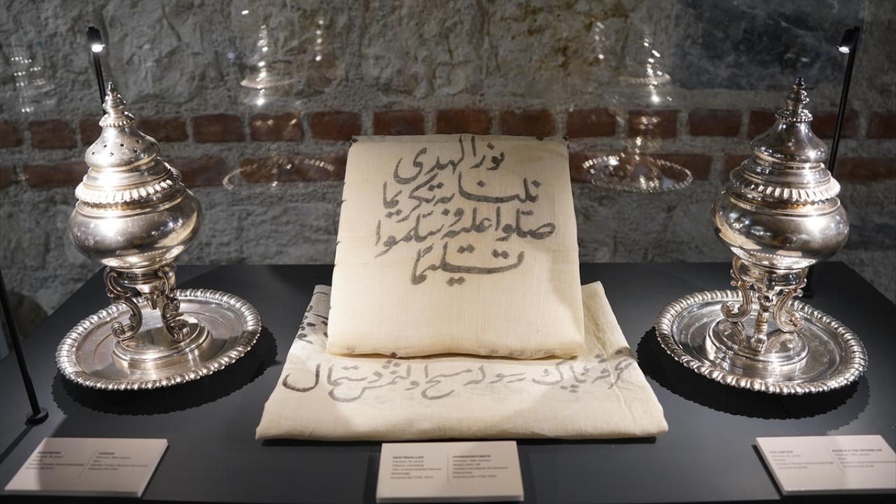 Foto - "Osmanlı Sultanlarının Sevdası: Kutsal Emanetler" sergisi Rami Kütüphanesi'nde açıldı