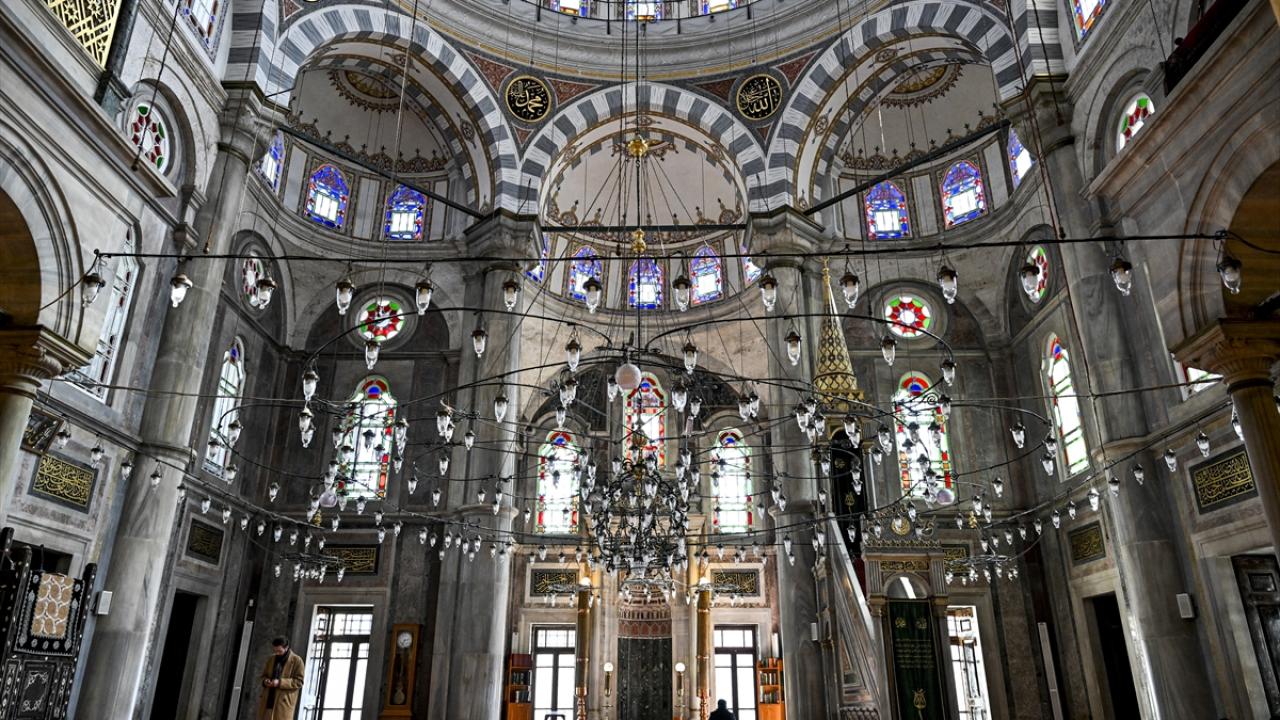 Foto - Osmanlı'nın İstanbul'daki son selatin külliyesi: Laleli Camii