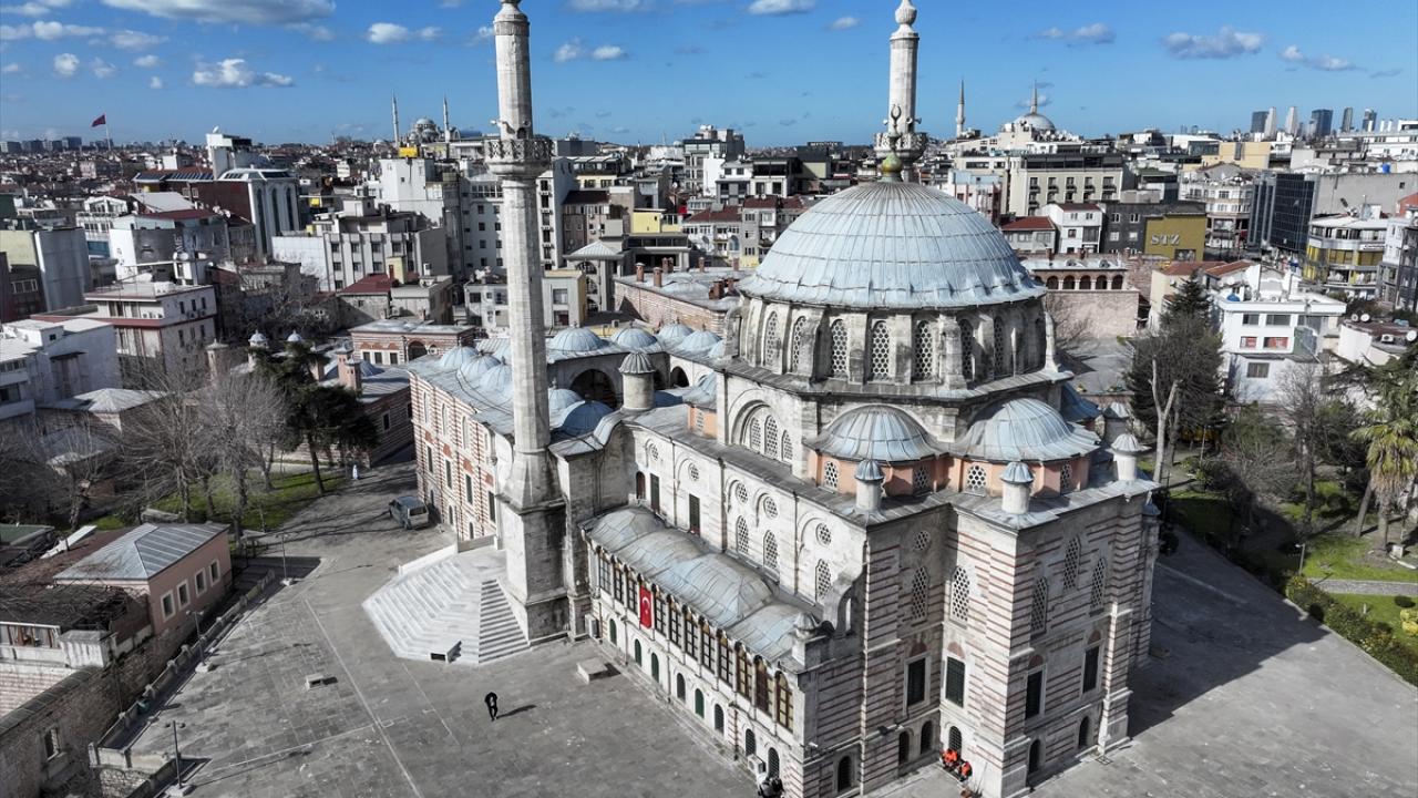 Foto - Osmanlı'nın İstanbul'daki son selatin külliyesi: Laleli Camii