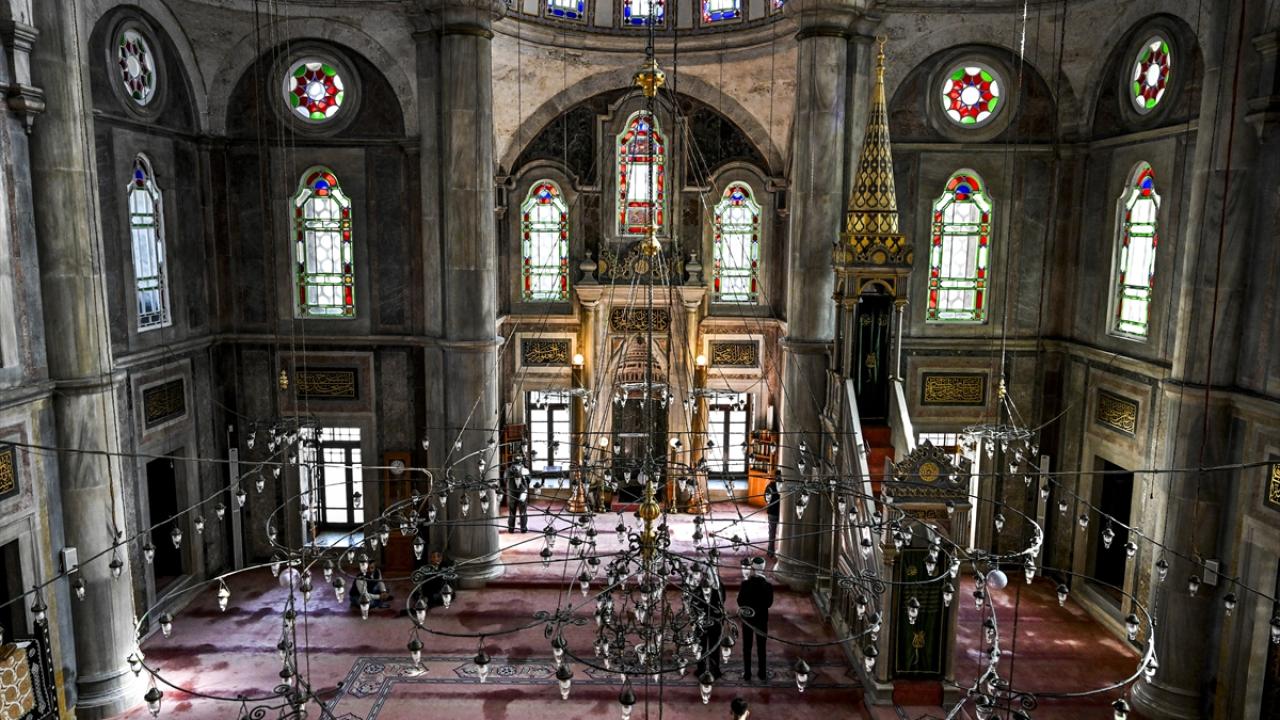 Foto - Osmanlı'nın İstanbul'daki son selatin külliyesi: Laleli Camii