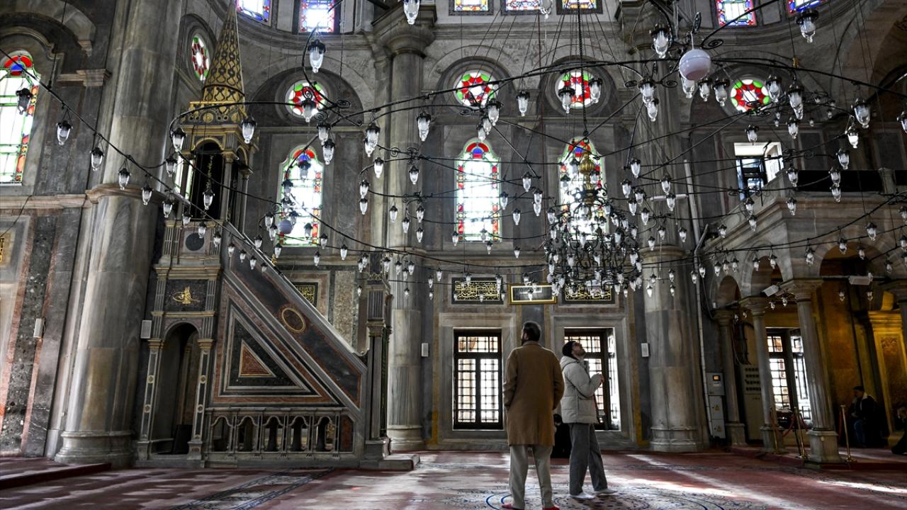 Foto - Osmanlı'nın İstanbul'daki son selatin külliyesi: Laleli Camii