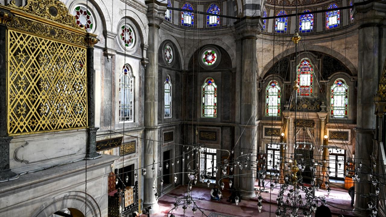 Foto - Osmanlı'nın İstanbul'daki son selatin külliyesi: Laleli Camii