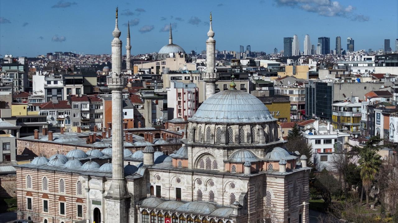 Foto - Osmanlı'nın İstanbul'daki son selatin külliyesi: Laleli Camii