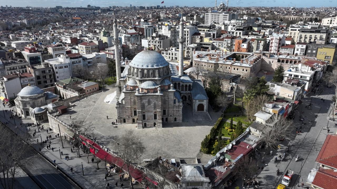 Foto - Osmanlı'nın İstanbul'daki son selatin külliyesi: Laleli Camii