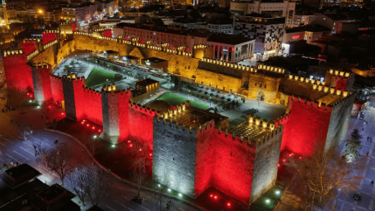 Foto - Otizmli evlatlarımıza tam destek! Tarihi yapılar mavi ve kırmızı ışıkla aydınlatılacak