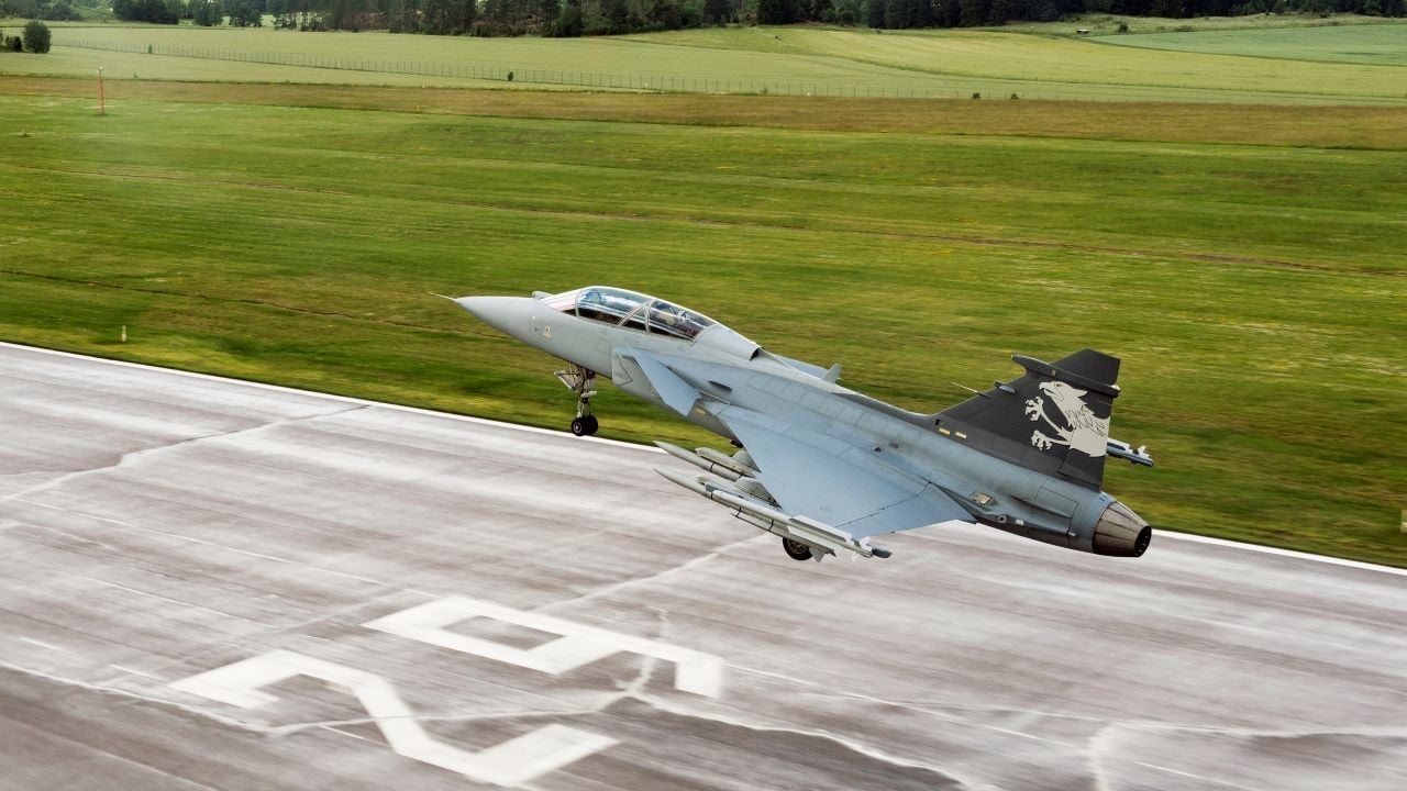 Foto - Otobandan kalkış yapan, F-35’den ucuz savaş uçağı: Kafaya koydular, 150 adetlik devasa bir filoya ulaştıracaklar