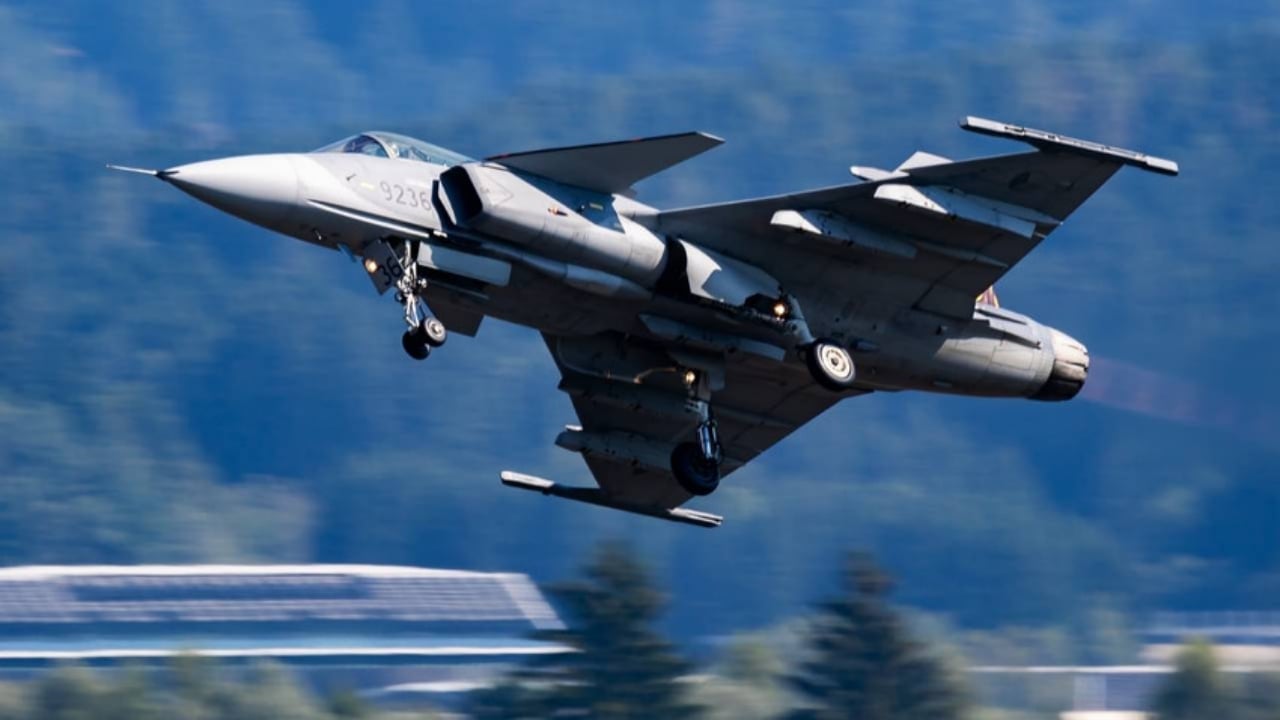 Foto - Otobandan kalkış yapan, F-35’den ucuz savaş uçağı: Kafaya koydular, 150 adetlik devasa bir filoya ulaştıracaklar