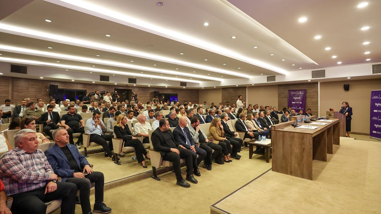Foto - Otobüs ve tramvaylarda yeni dönem! Gaziantep’te yolcular maç ve dizi izleyebilecek