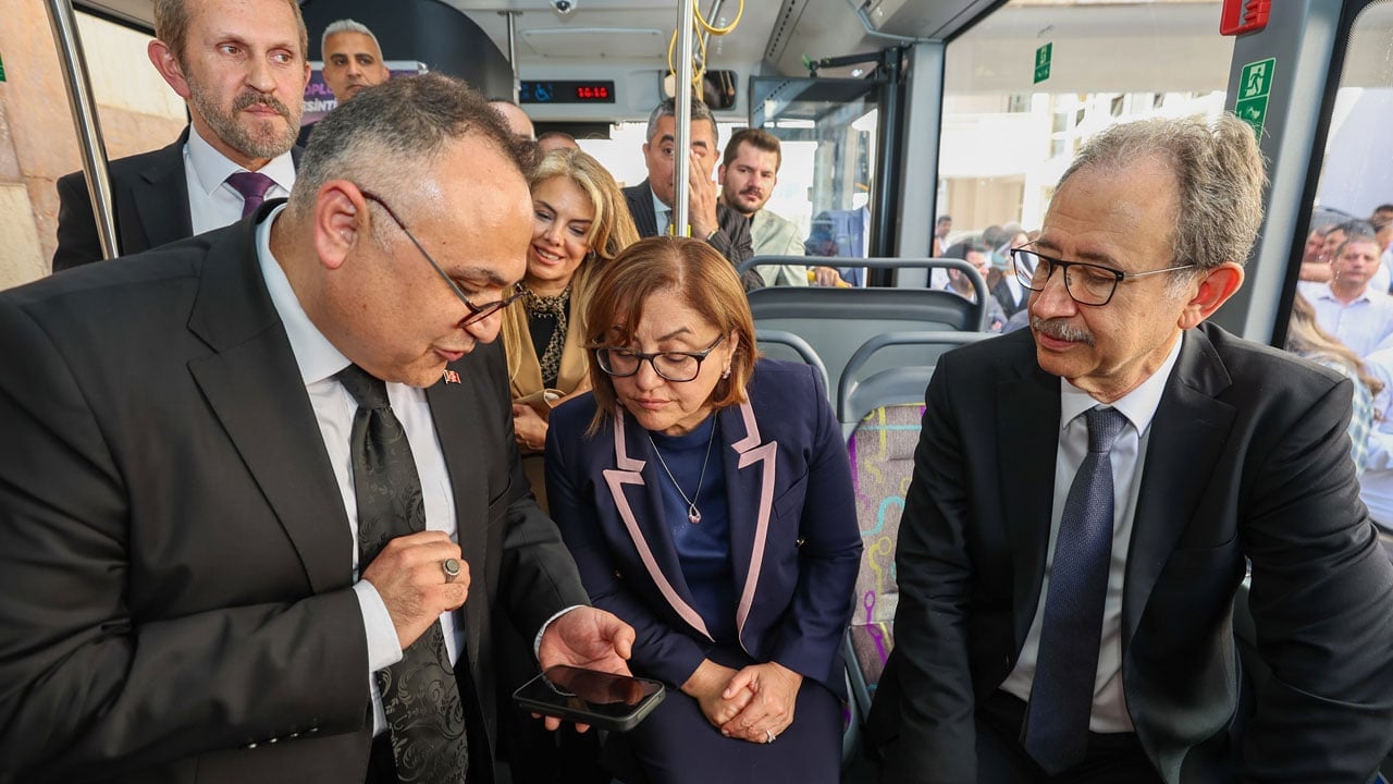 Foto - Otobüs ve tramvaylarda yeni dönem! Gaziantep’te yolcular maç ve dizi izleyebilecek