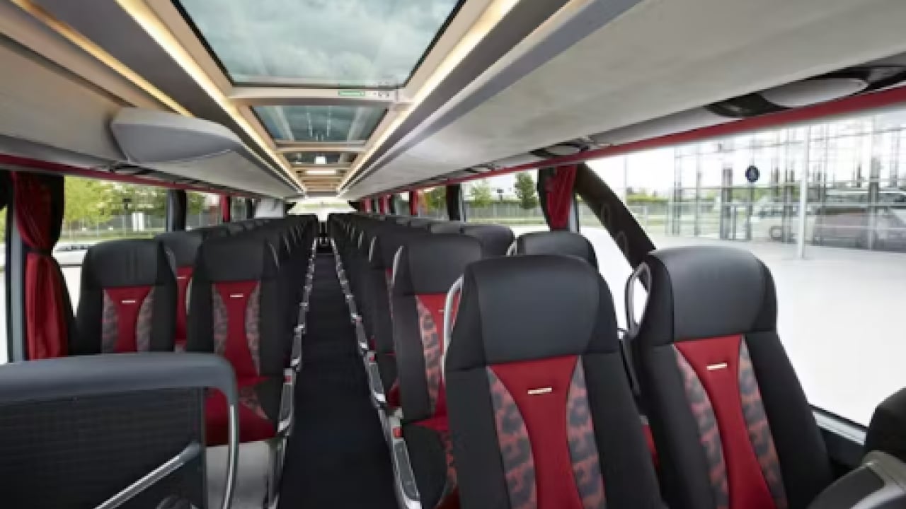 Foto - Otobüslerin arka koltuğu neden yüksek? Meğer nedeni çok basitmiş!