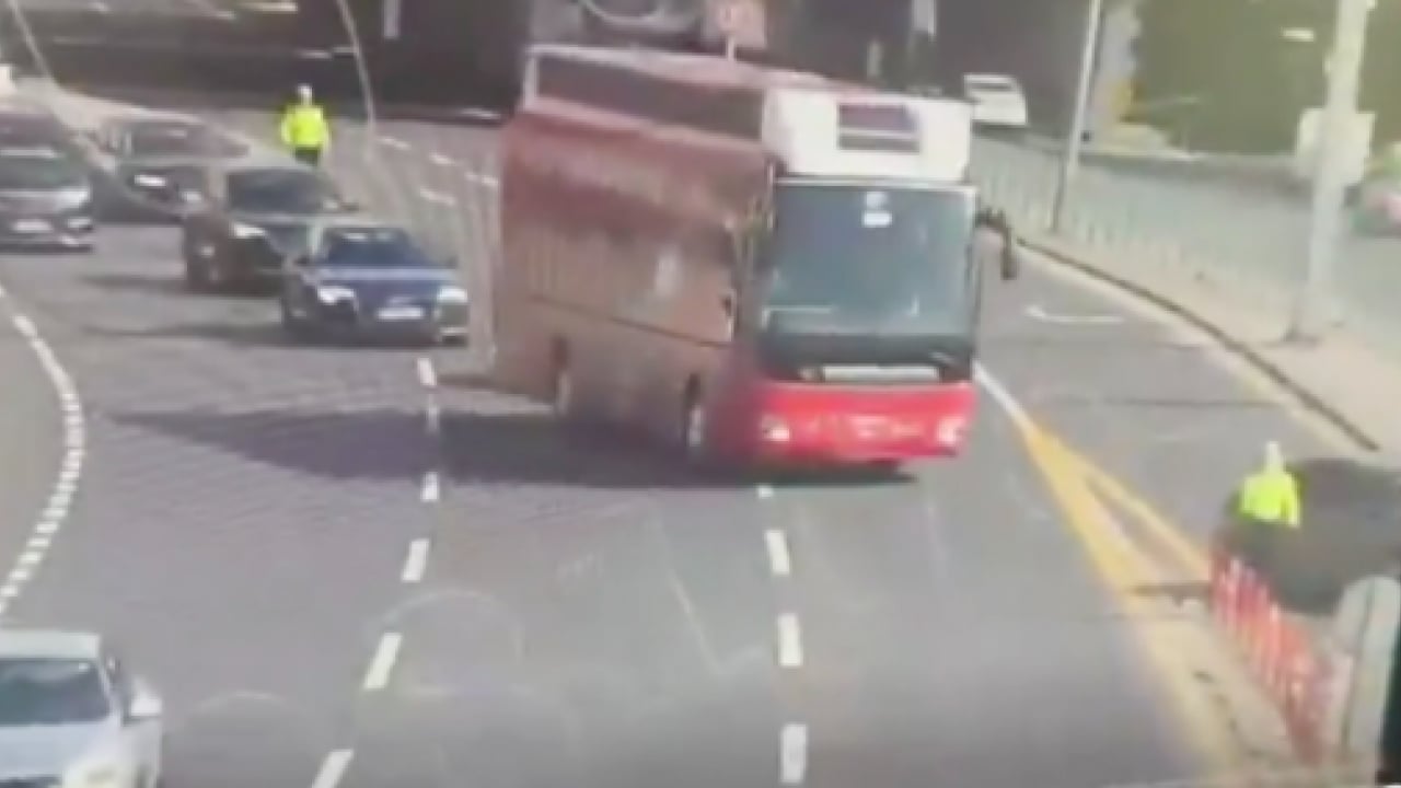 Foto - Otobüsü polisin üzerine sürmüştü! CHP’li alçak şoför hapsi boyladı