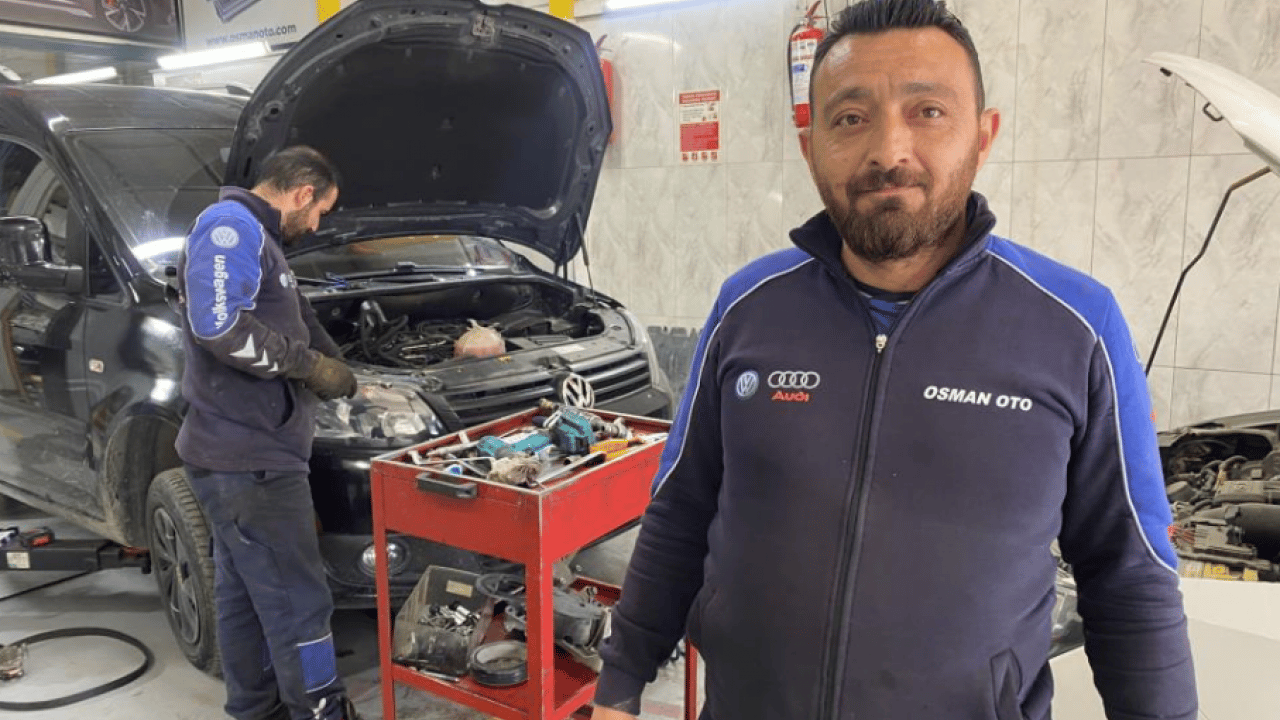 Foto - Otomobil sahiplerine altın gibi öğütler! Yağmurdan kaçarken doluya yakalanmayın!