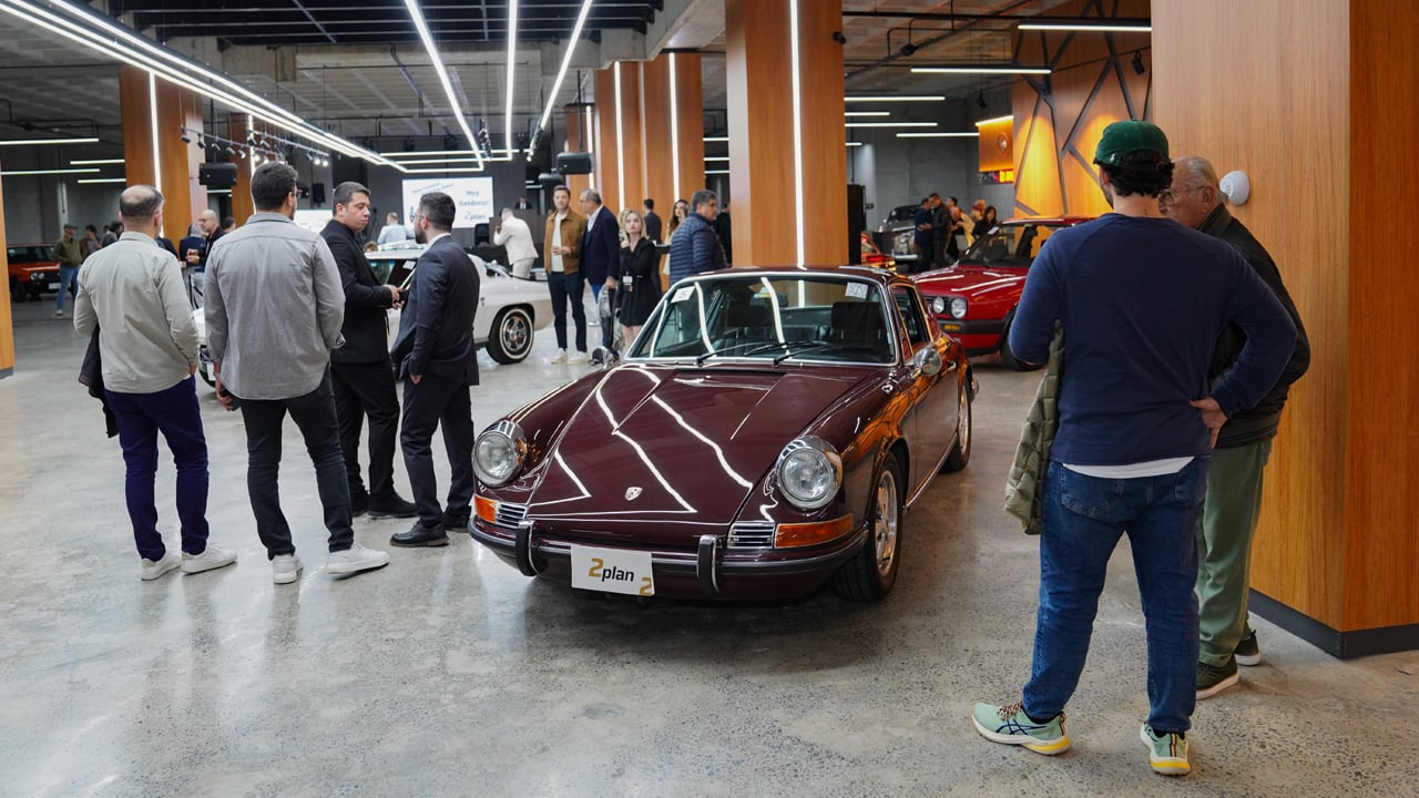 Foto - Otomobil tutkunları buraya! Efsane klasikler Etiler’de görücüye çıkıyor! Yıl sanki 1950’ler