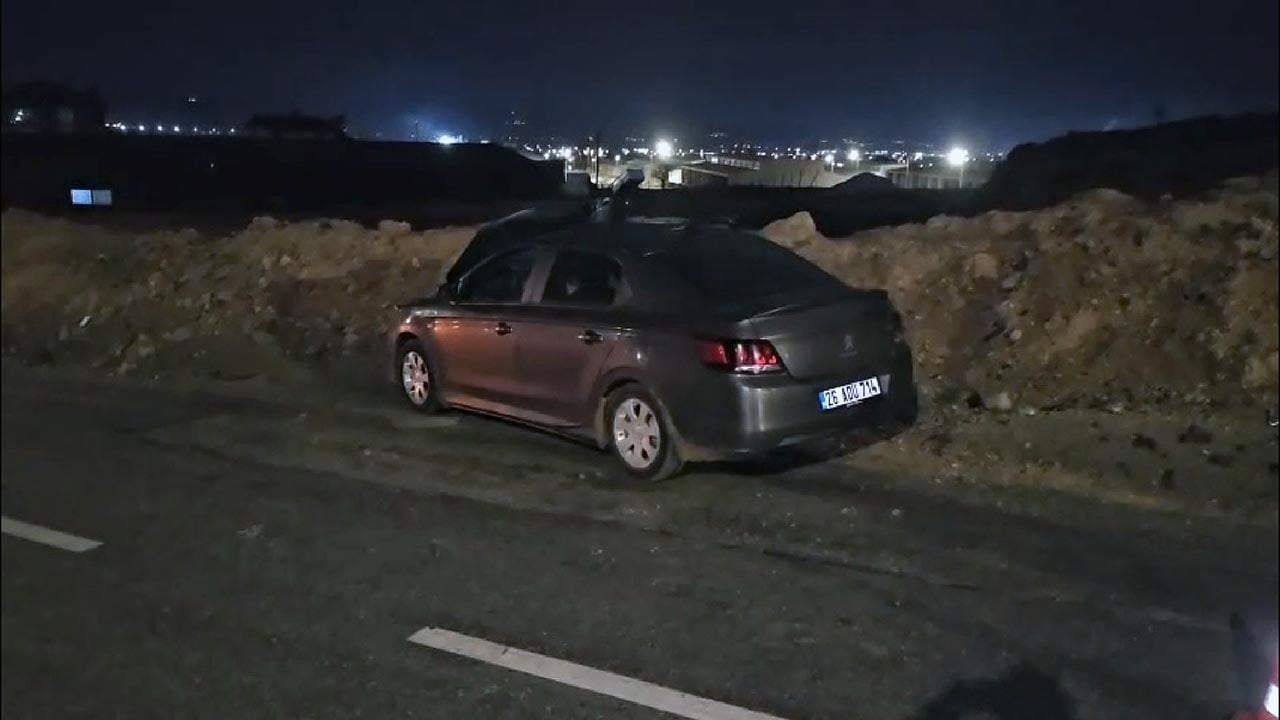 Foto - Otomobil yayaların arasına daldı! 3 kişi hayatını kaybetti