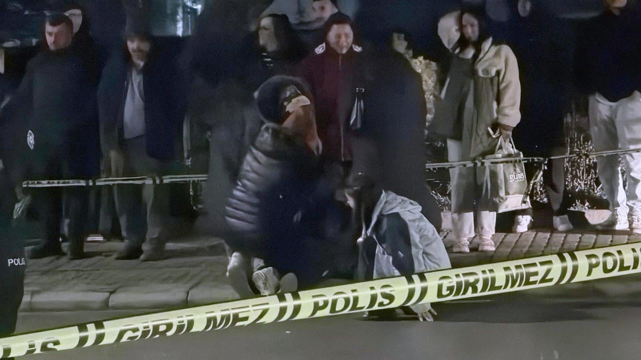 Foto - Otomobil yayaların arasına daldı! 3 kişi hayatını kaybetti