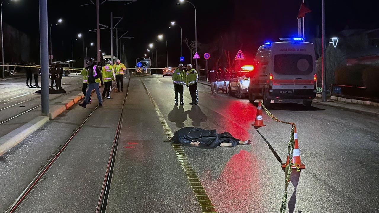 Foto - Otomobil yayaların arasına daldı! 3 kişi hayatını kaybetti