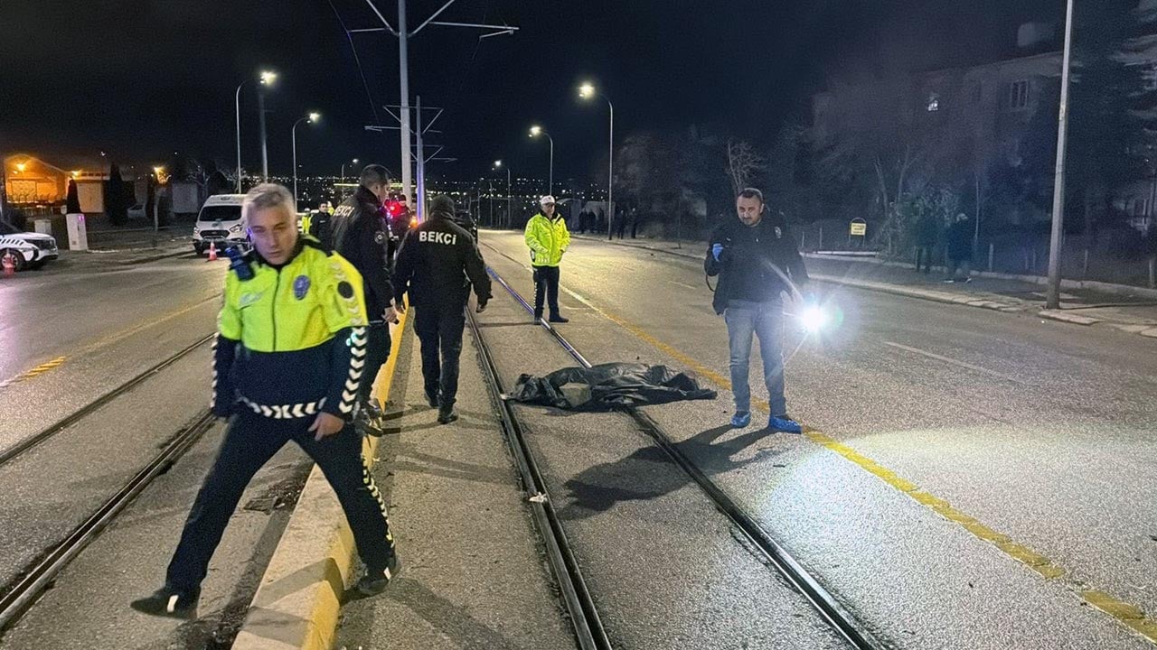 Foto - Otomobil yayaların arasına daldı! 3 kişi hayatını kaybetti