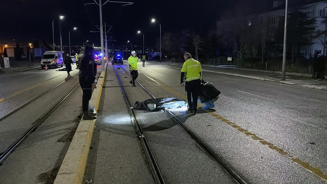 Foto - Otomobil yayaların arasına daldı! 3 kişi hayatını kaybetti