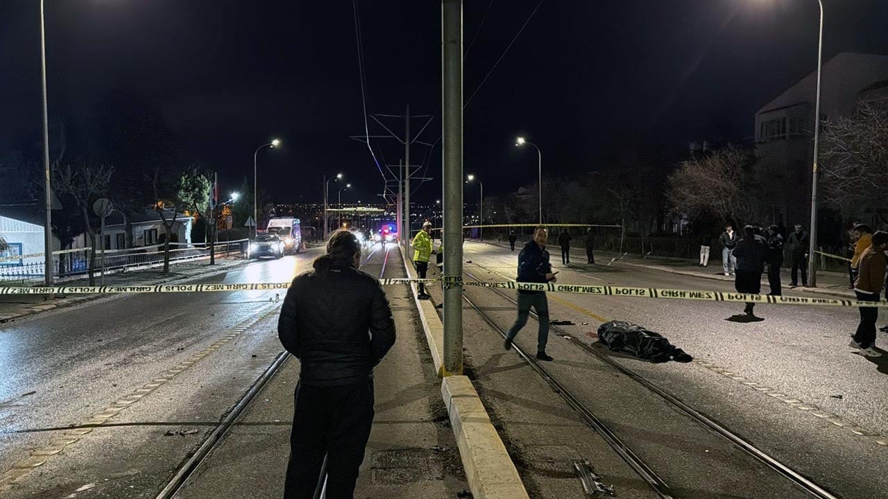 Foto - Otomobil yayaların arasına daldı! 3 kişi hayatını kaybetti