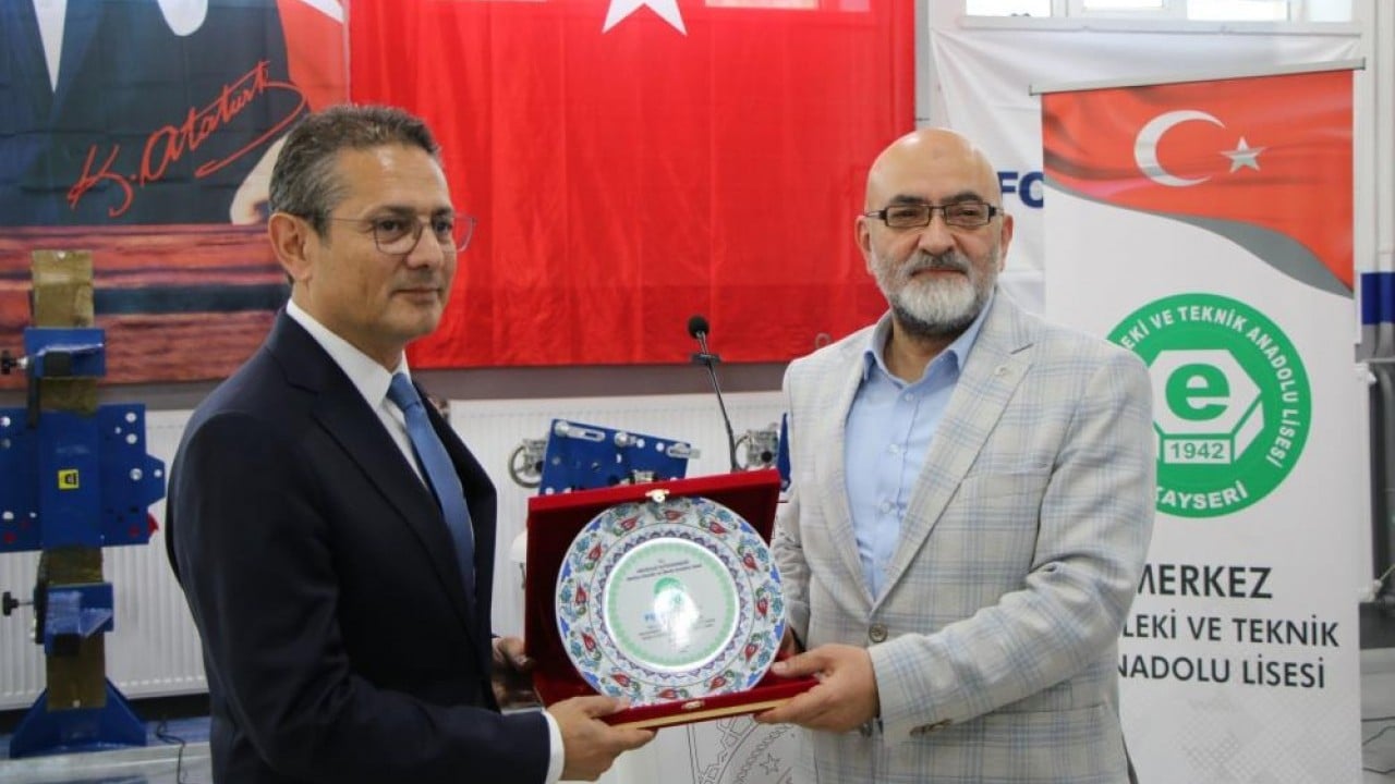 Foto - otomotiv laboratuvarına kavuştular Öğrenciler uygulamalı eğitim görecek