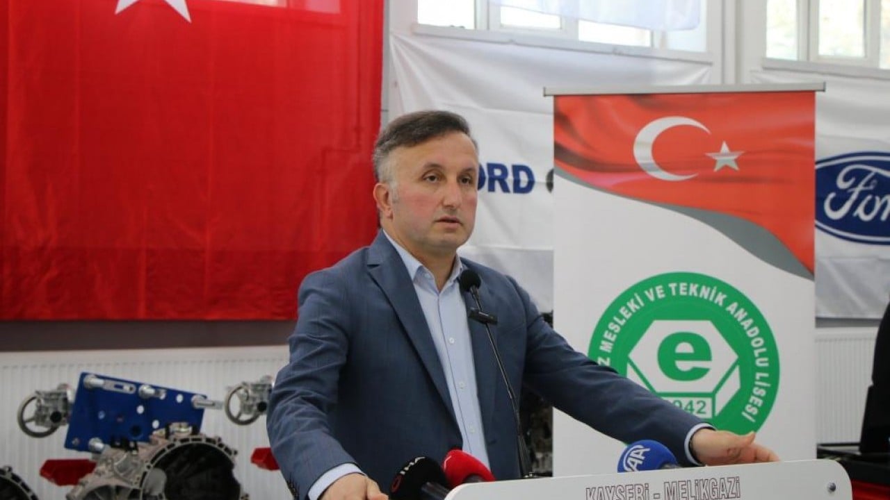 Foto - otomotiv laboratuvarına kavuştular Öğrenciler uygulamalı eğitim görecek