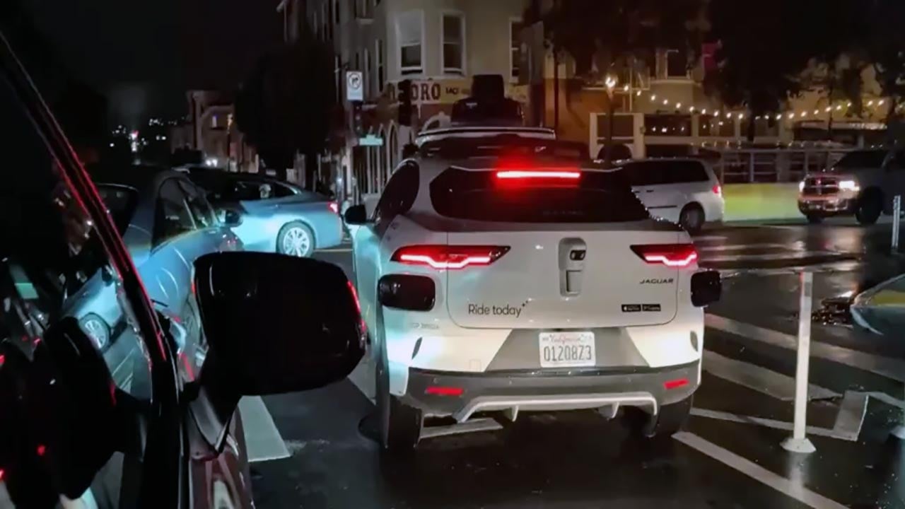 Foto - Otonom taksiler ilk sınavını verdi! Elektrik gidince şehirde kaos çıktı