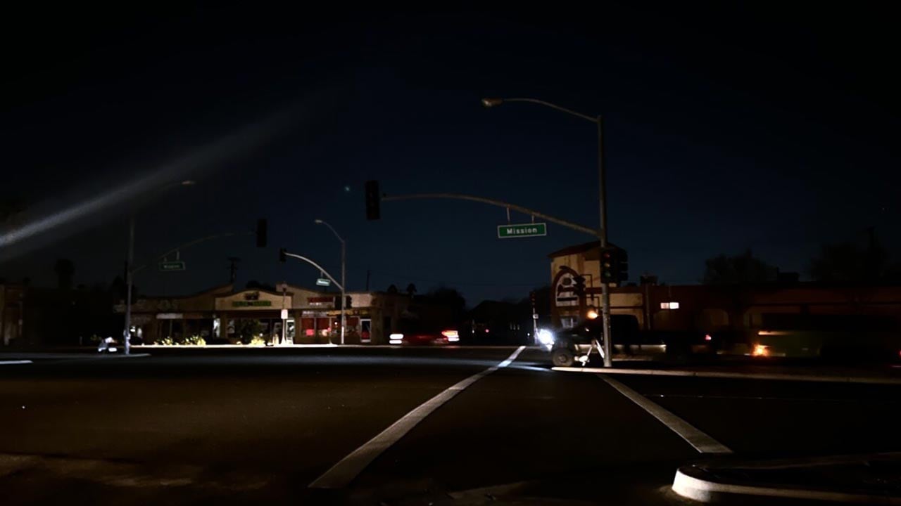 Foto - Otonom taksiler ilk sınavını verdi! Elektrik gidince şehirde kaos çıktı