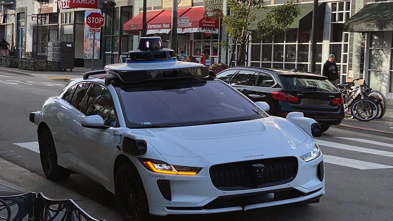 Foto - Otonom taksiler ilk sınavını verdi! Elektrik gidince şehirde kaos çıktı