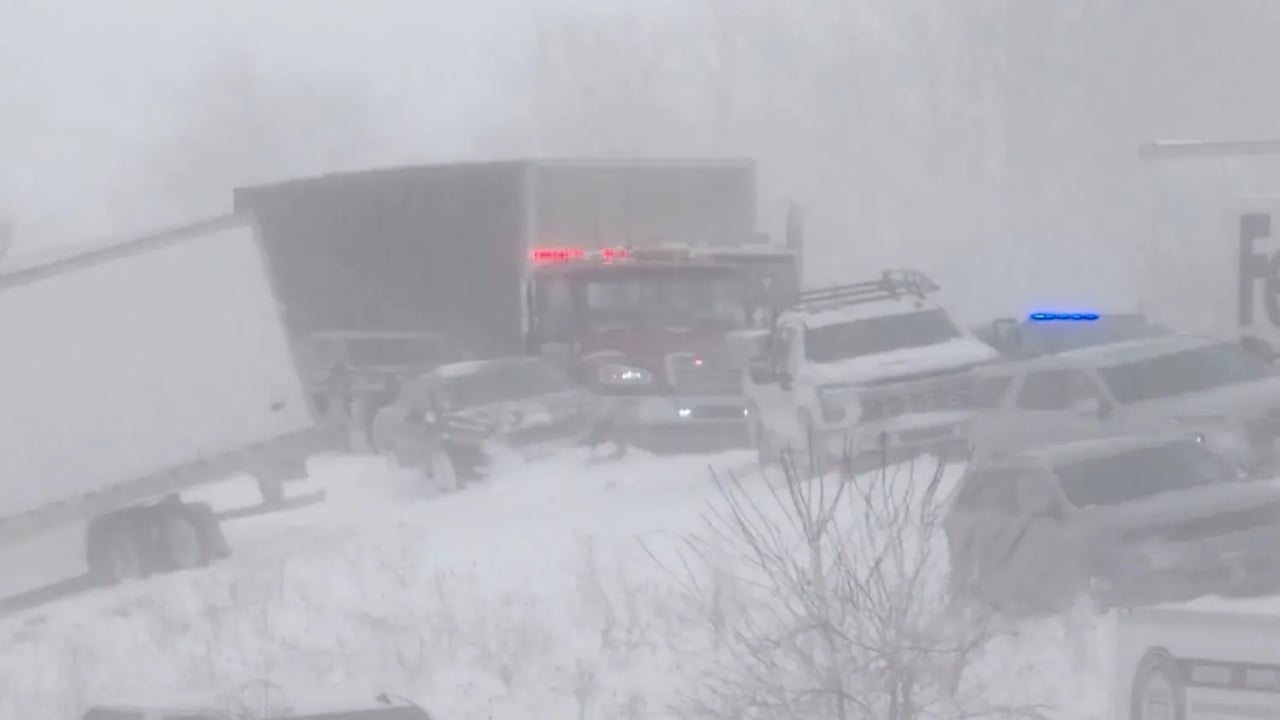 Foto - Otoyol savaş alanına döndü: Hiçbiri duramadı, 100’den fazla araç böyle birbirine girdi