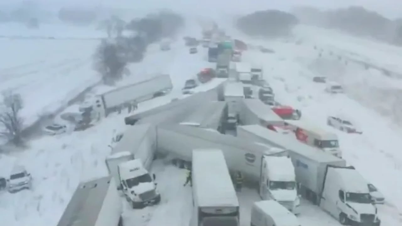 Foto - Otoyol savaş alanına döndü: Hiçbiri duramadı, 100’den fazla araç böyle birbirine girdi
