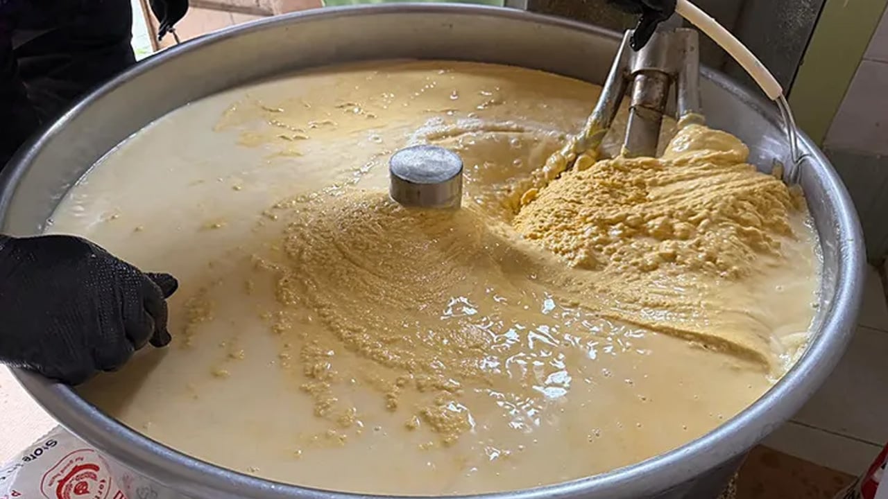 Foto - Öyle bir ekmek pişiyor ki! En sabırlı ekmek: Uzun saatler fırından çıkmıyor! Peynir ekmek gibi satılıyor